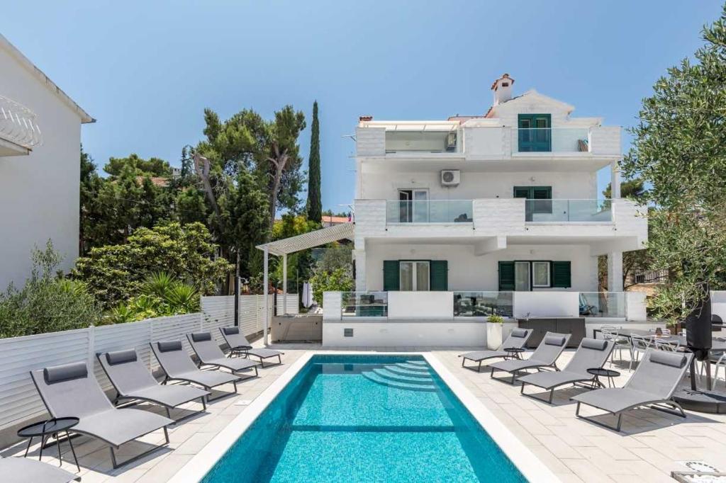 Apartment in Arbanija with sea view, terrace, air conditioning, WiFi 5139-3, Trogir