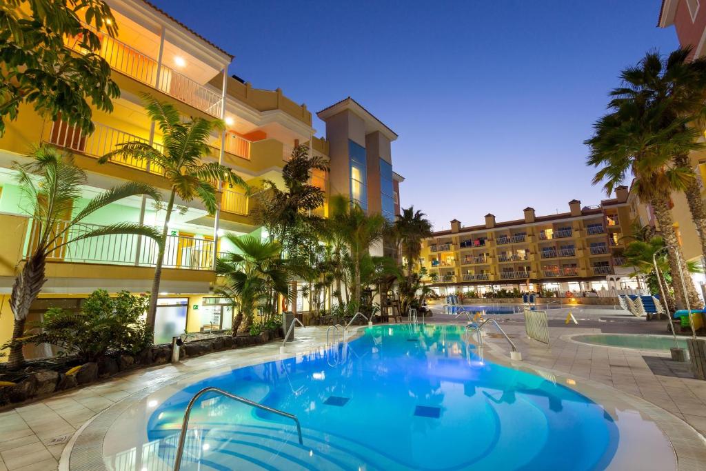 Hotel Chatur Costa Caleta — Swimming pool in Caleta De Fuste, Canary Islands