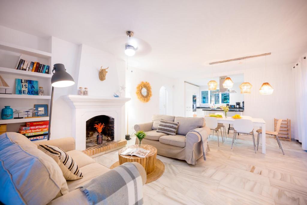 Typical beach house Las Chapas Playa with heated pool - 4
