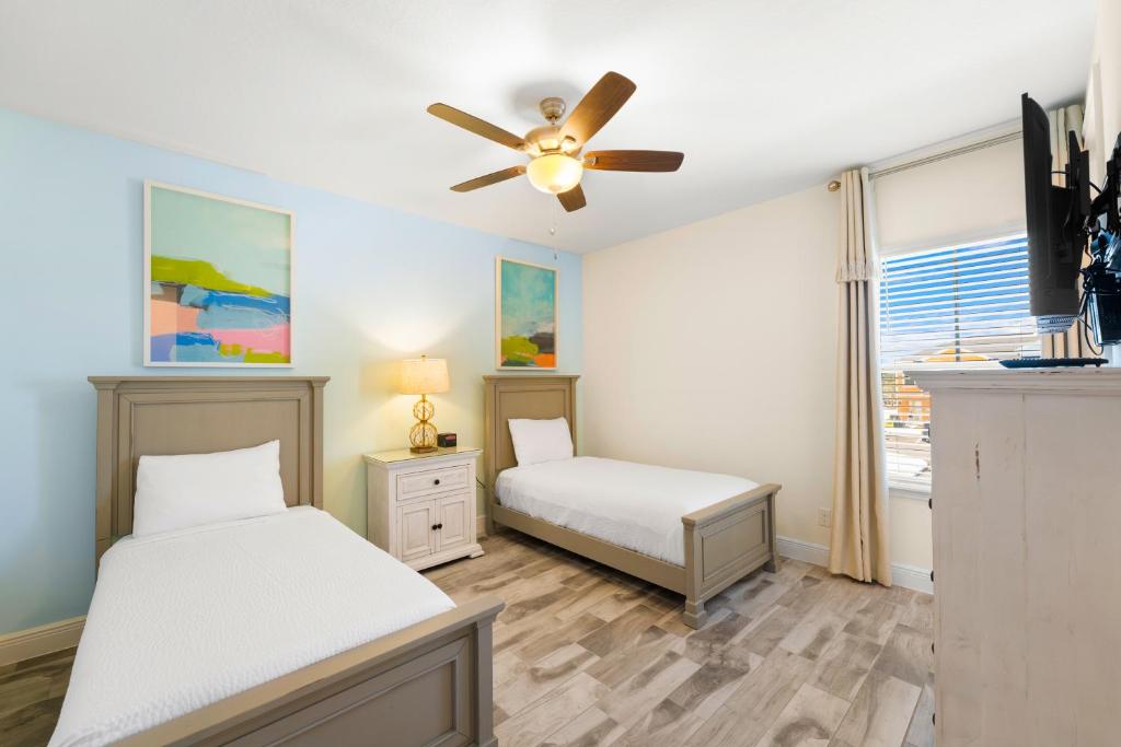 Margaritaville Cottages Orlando by Rentyl with H2O Waterpark — Hotel rooms in Kissimmee, Florida