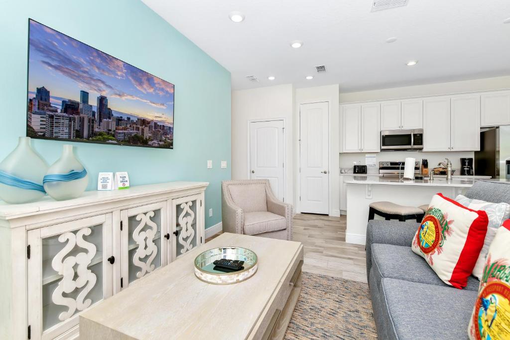 Margaritaville Cottages Orlando by Rentyl with H2O Waterpark — Hotel rooms in Kissimmee, Florida