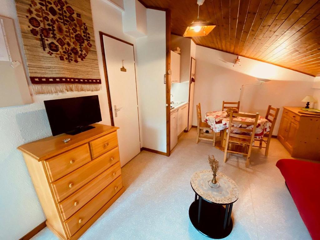 Charmant studio avec balcon et parking couvert, proche télémix et pistes, à La Clusaz - FR-1-459-61 - 3