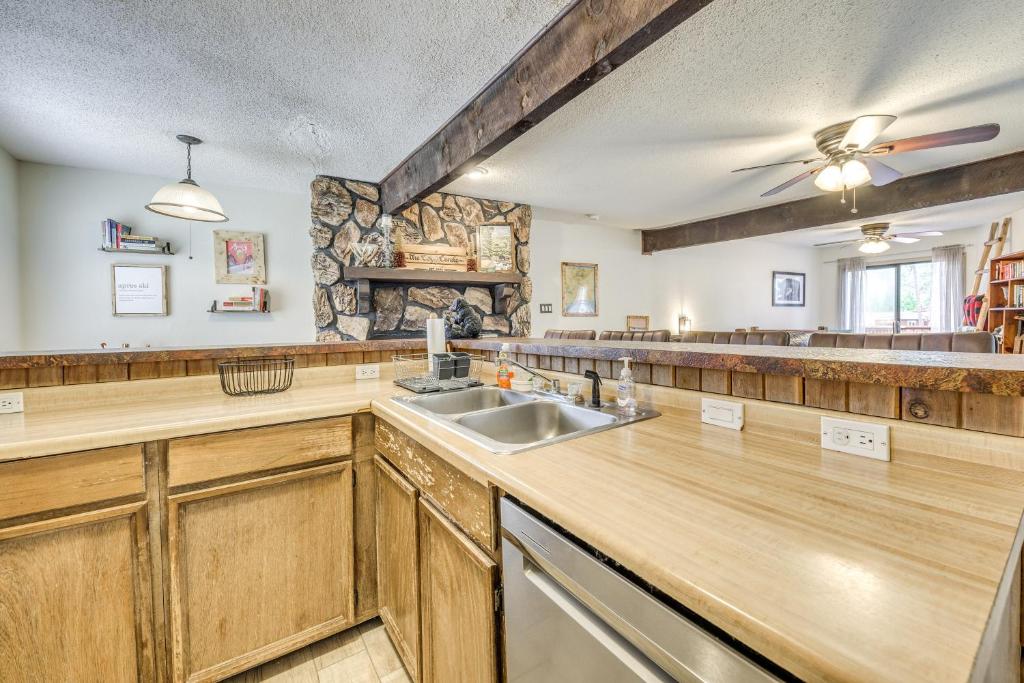 Ruidoso Vacation Rental about 16 Mi to Ski Apache! Apartment in