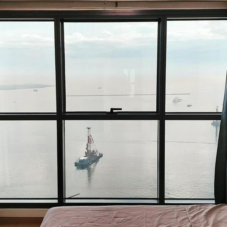 Roxas Blvd Stunning Studio Condo Near US Embassy photo