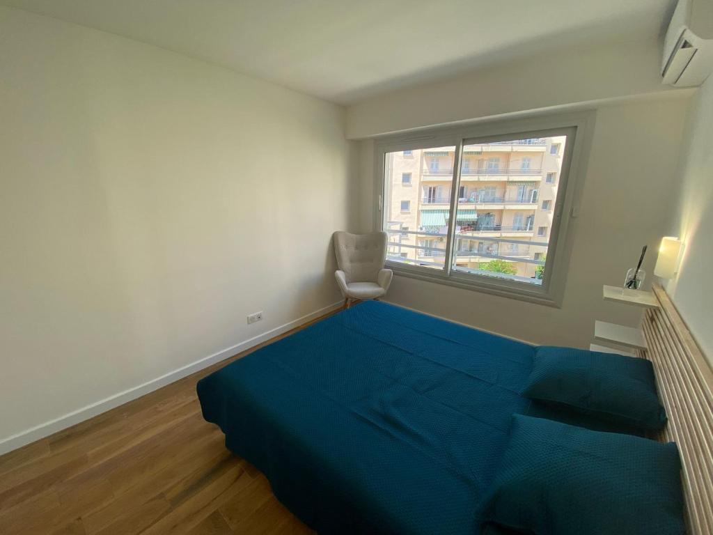Renovated 4 room Apartment-Parking next door and Beach at 700m - 4