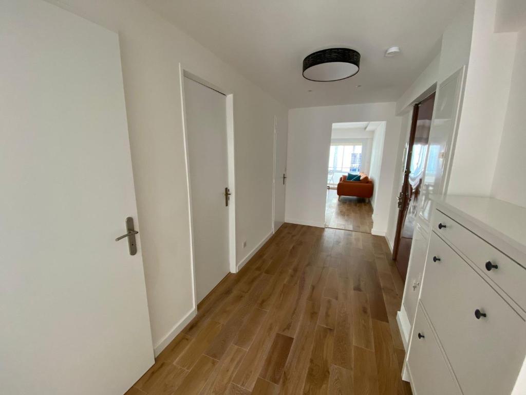 Renovated 4 room Apartment-Parking next door and Beach at 700m - 5