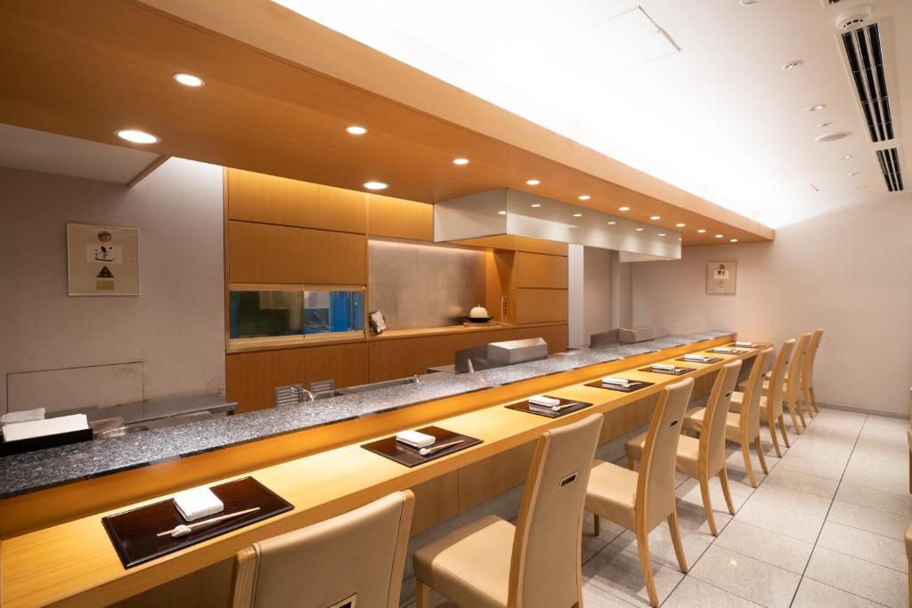 Hotel Dining