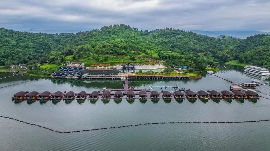 ลีฟ เลค กาญจน์ รีสอร์ท, hotel in Ban Hin Hak