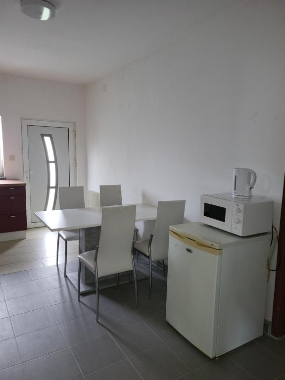 Schöne 2 zwei Zimmer Wohnung - 5