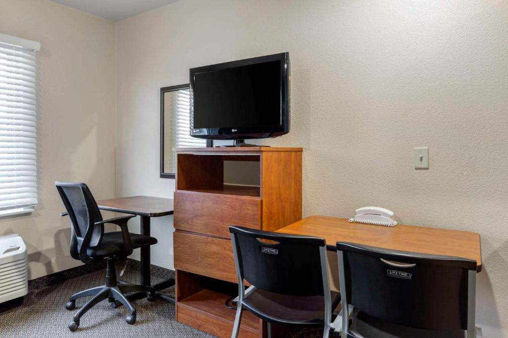 WoodSpring Suites Raleigh Garner photo