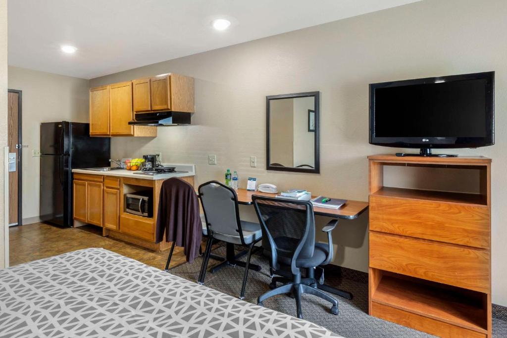 WoodSpring Suites Raleigh Garner photo