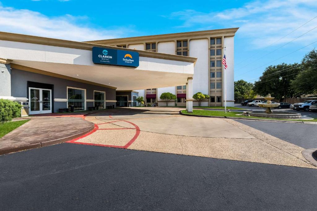 Clarion Hotel San Angelo near Convention Center photo