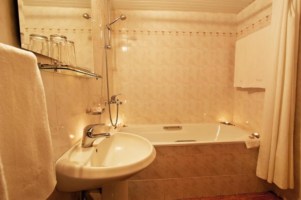 Ljuljak Hotel — Hotel rooms in Golden Sands, Varna Region