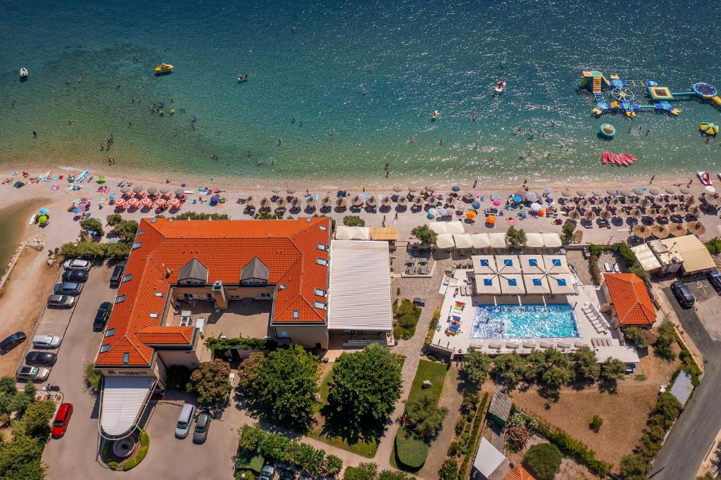 Hotel Dobrovit ex Tamaris — Hotel in Baska