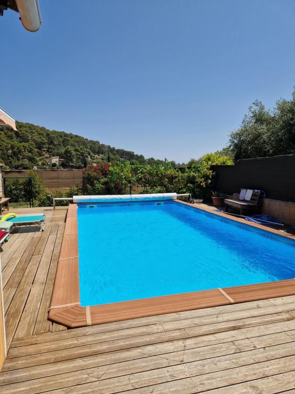 Chalet de 25 m2 avec jardin, piscine et spa uniquement accessible en juin sept - 4