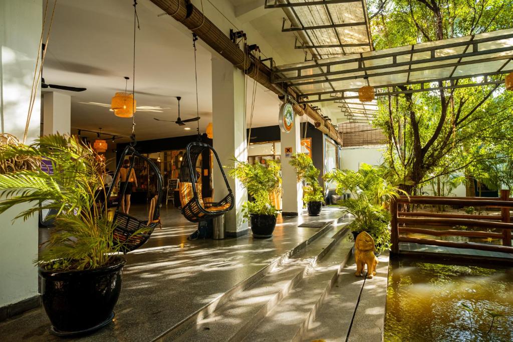 Facilities, Mad Monkey Phnom Penh in Phnom Penh