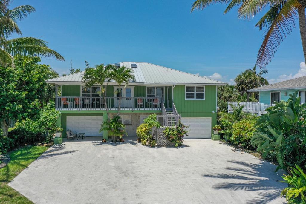 Large Family sized Ocean view home on a Island!, Fort Pierce