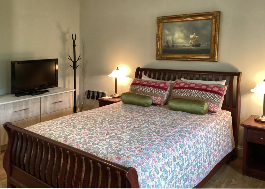 Lunenburg Arms Hotel photo