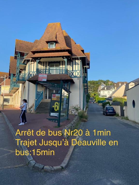 La Villa l'Oiseau Bleu proche de la plage et de Deauville Awards 2025 전경