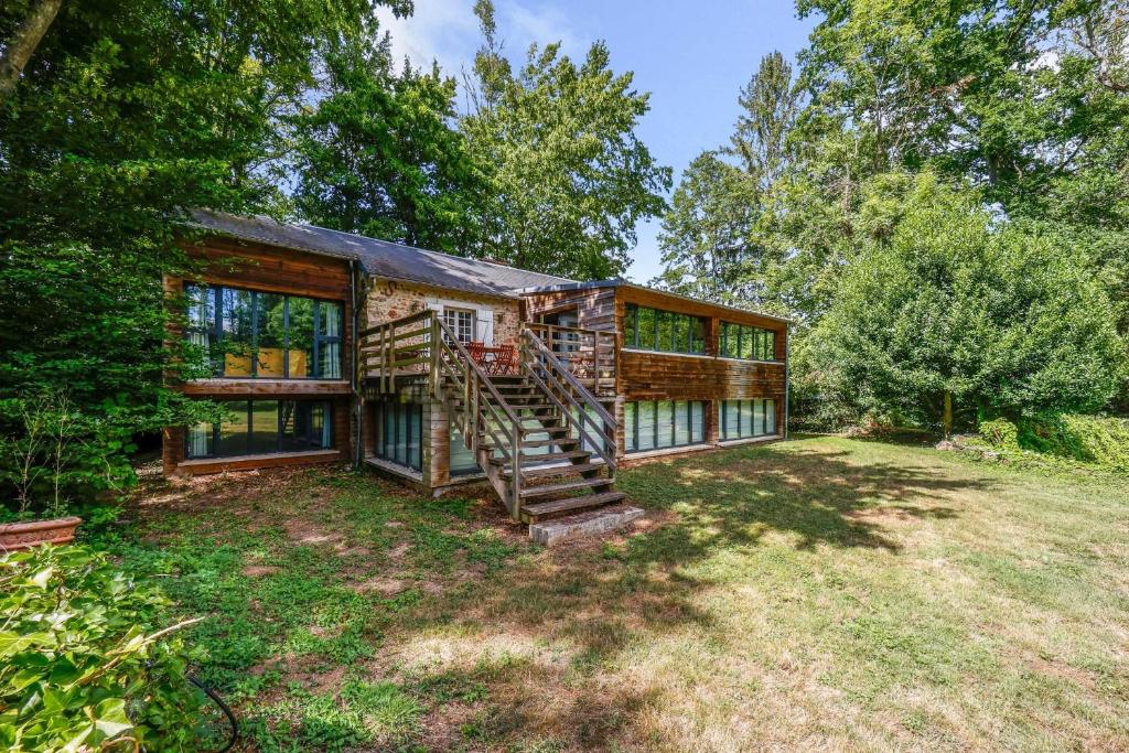 Charming house with large garden 1 hour from Paris