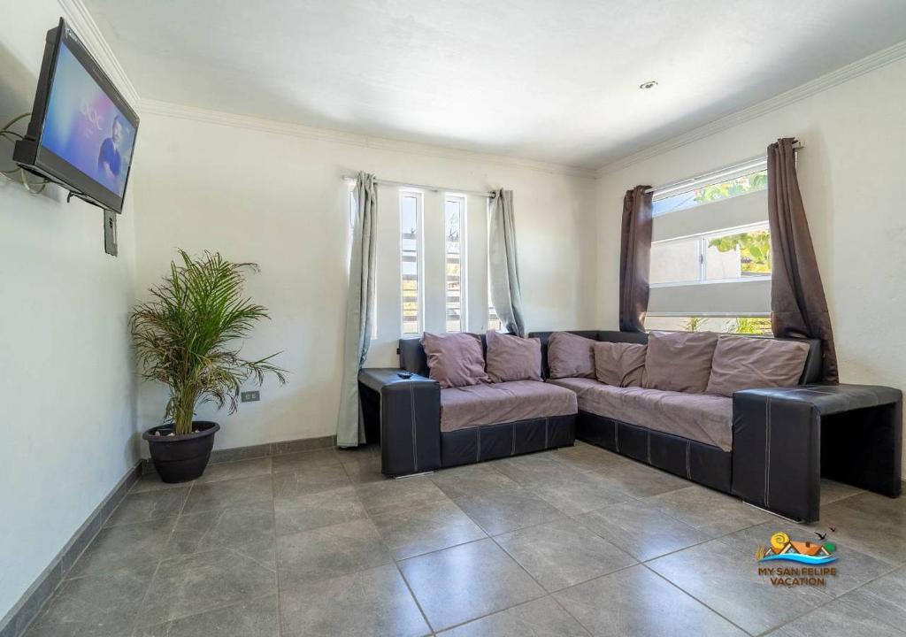 Incredible in-town pool house with BBQ area - 5