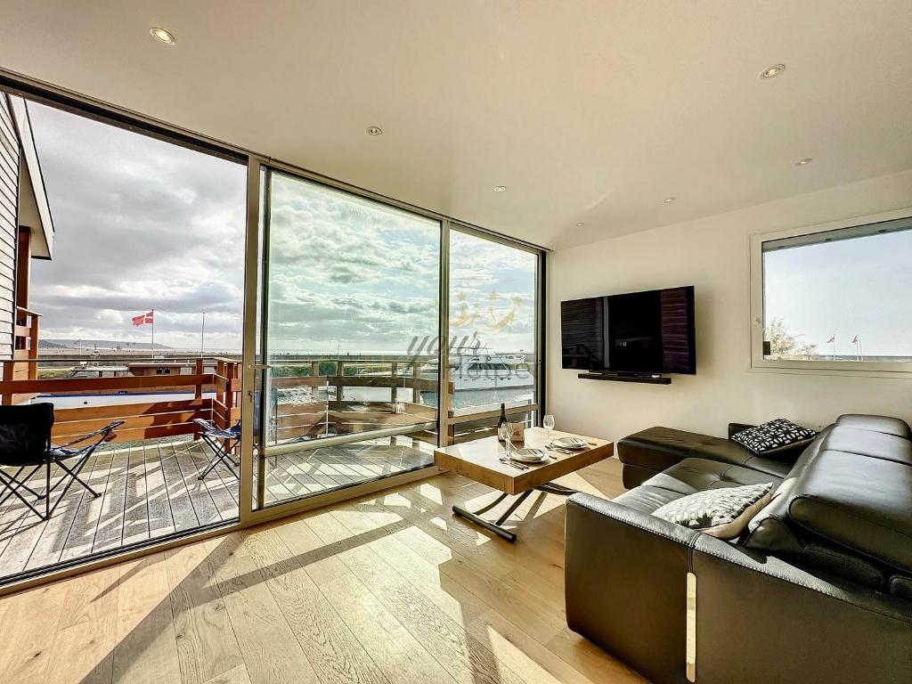 Le Yacht YourHostHelper - 3