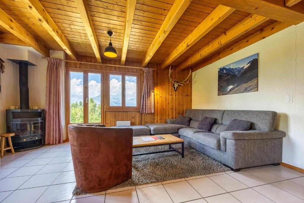 Shared lounge/TV area, Les 2 Sabots in Nendaz