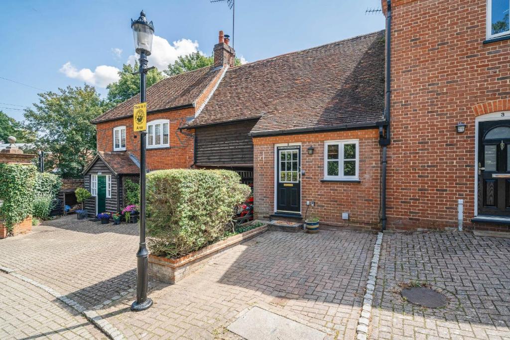 Mews house, Little Wymondley, sleeps 4, patio garden, free parking for 2