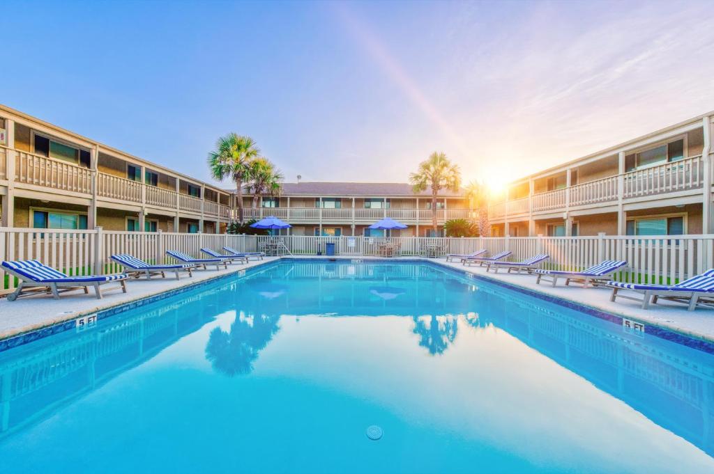 The Beach - Courtyard 128, Port Aransas