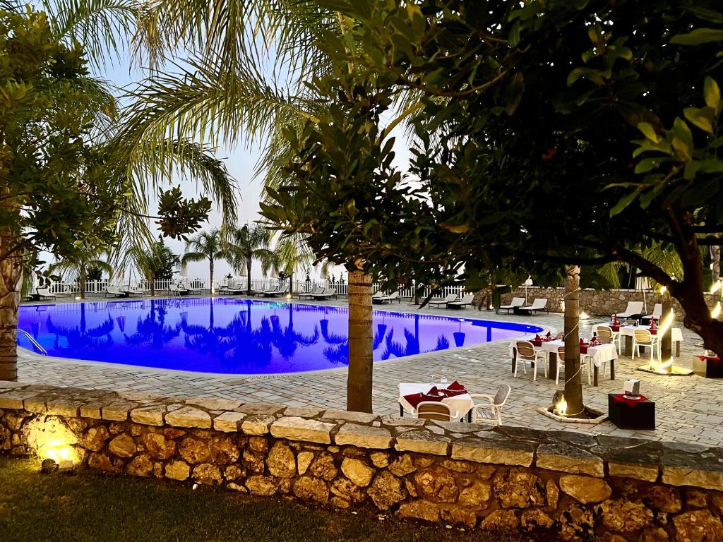 Elysium Hotel photo