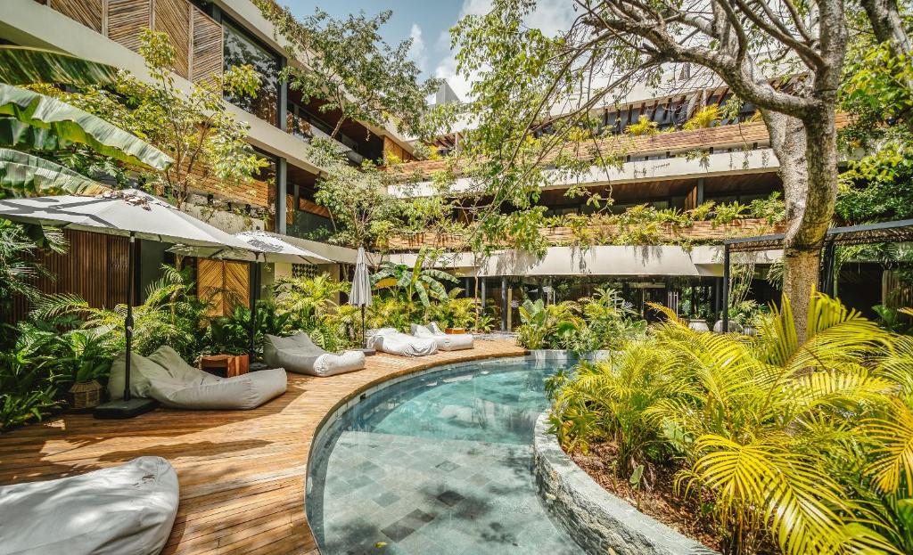 Divine 1BR PH with Private Pool and Spectacular Pools - 5
