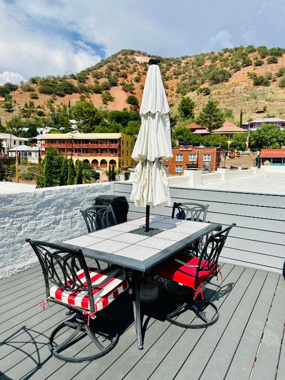 Bisbee Brownstone Suites photo