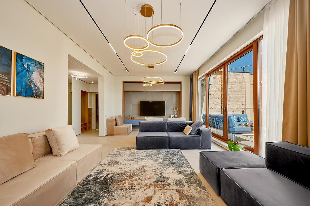 Belvedere Royal, Luxury Seaview & Pool Apartments - 1