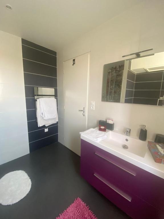 Chambre avec salle de bain privée à l étage dans ma maison - 4