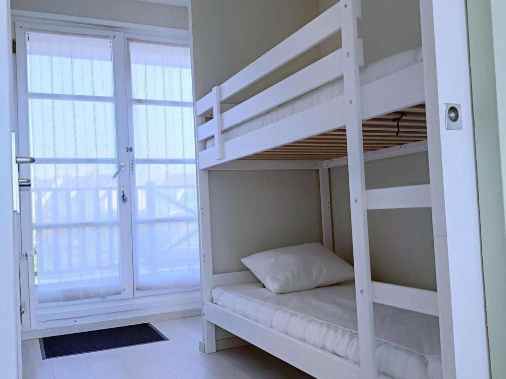 Appartement avec Terrasse et Parking Privatif, Proche Commerces - FR-1-675-28 - 2