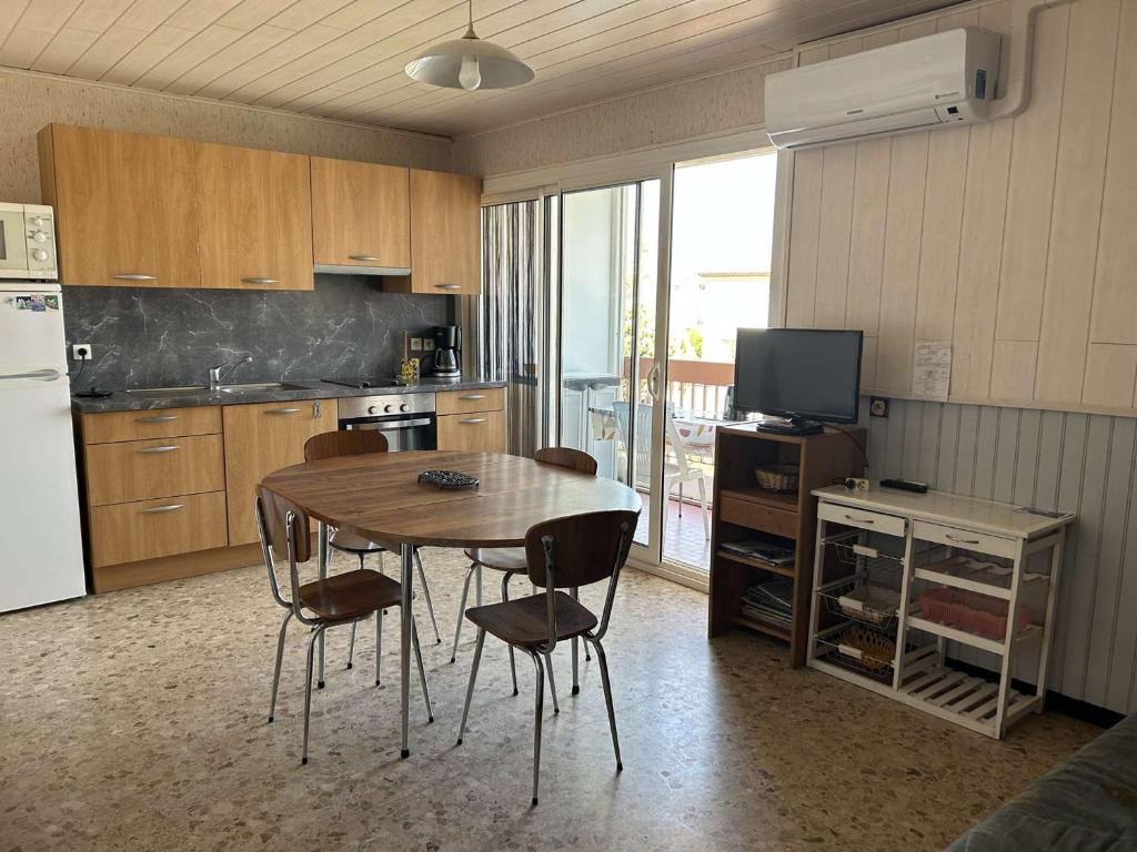 Appartement 2 pièces cabine climatisé avec terrasse et parking privé - 6 couchages - Le Grau-du-Roi - FR-1-250-257 - 1