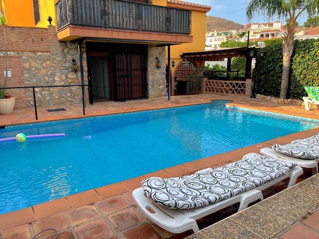 Casa con piscina junto a playa - 2