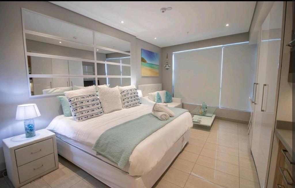 Pearls Lux - Inland facing photo
