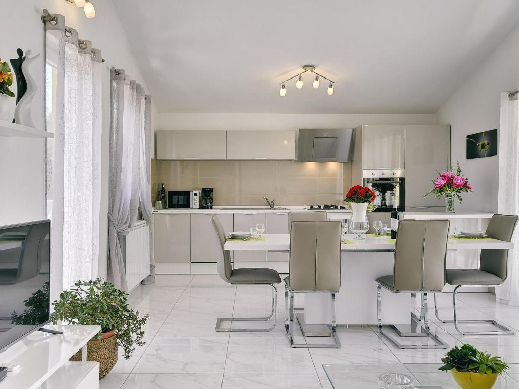 Apartment in Valtura near the Beach, Valtura