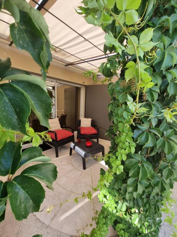CHARMANTE MAISON 40 M2 CENTREE EN PROVENCE