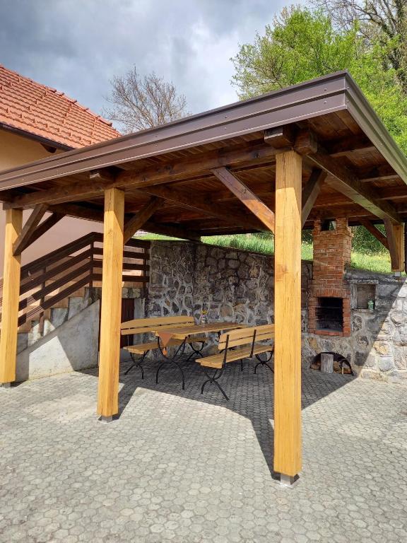Peaceful, cosy cottage near Kolpa river, Gradac
