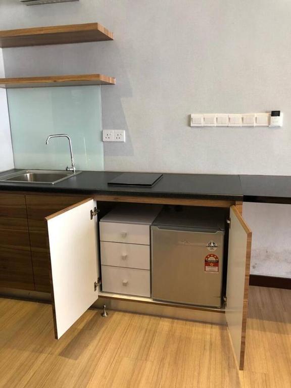 Kitchen, Dailypod Service Suites @ Aeropod in Kota Kinabalu