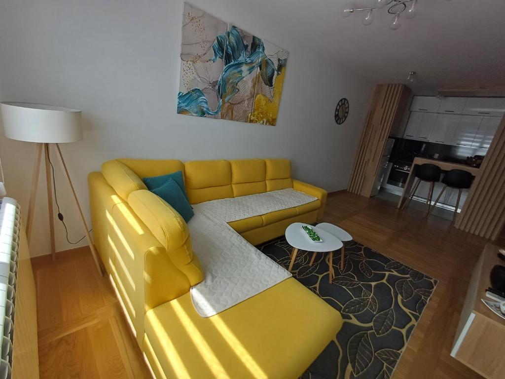 Apartman 21, Lukavica