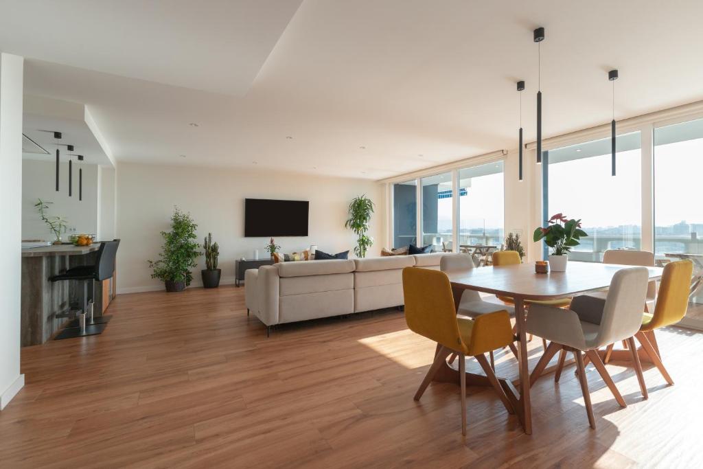 Luxury beach/port apartment - 3