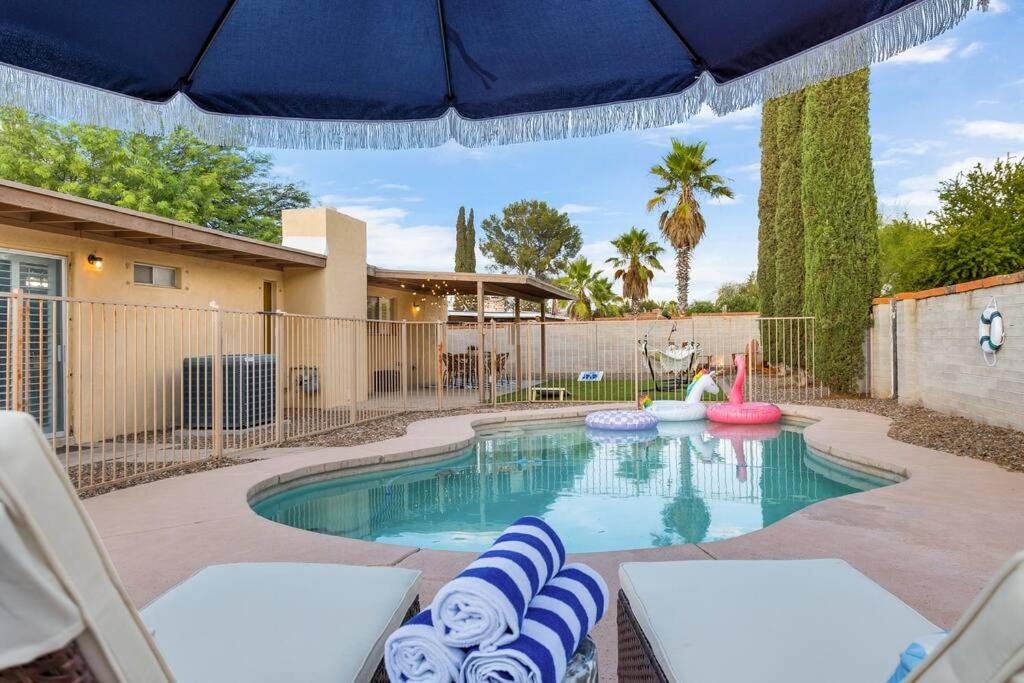 Pool, Fire Pit, Ping-Pong, Tucson