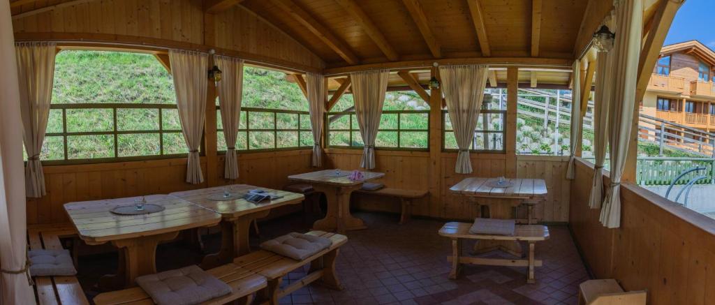 Garden, Hotel Garni Sant'Antonio con Spa in Madonna di Campiglio