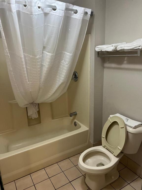 Days Inn by Wyndham North Columbia Ft. Jackson photo