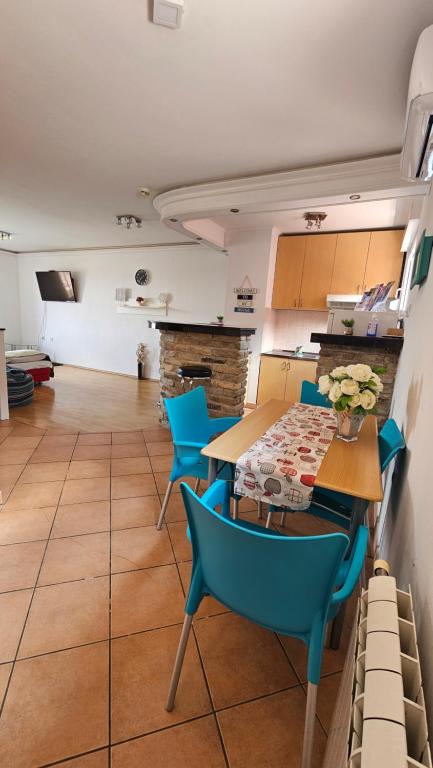City Center Luxury Apartment - 2