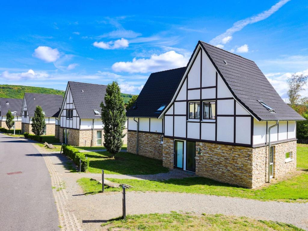 Comfortable villa with two bathrooms, in nature