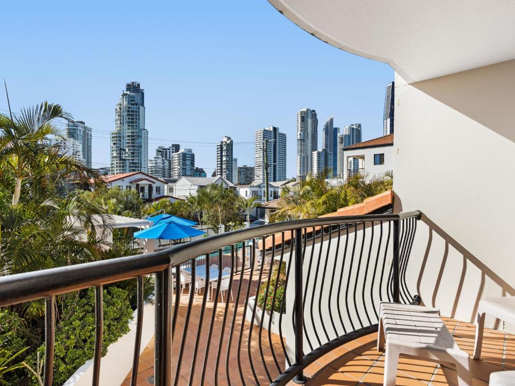 Chevron Palms Holiday Apartments photo